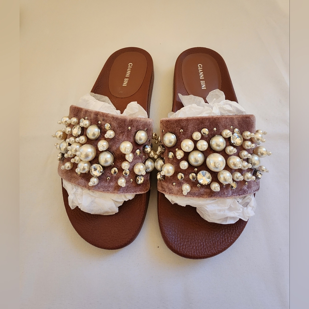 Gianni Bini Mui Mui Pearl Slides• Size 9
